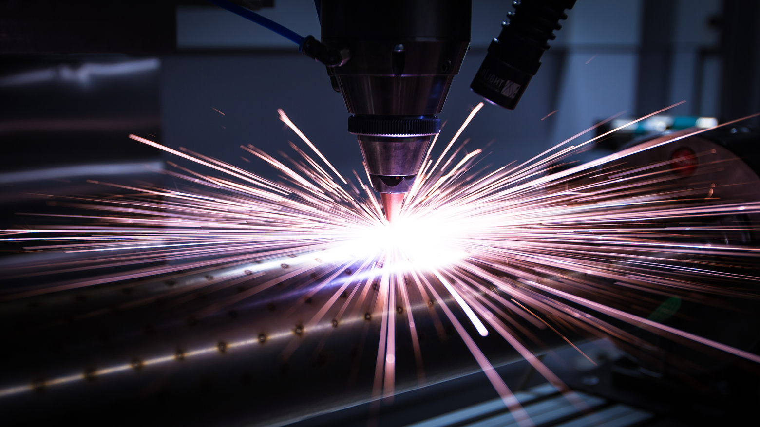 Laserbohrungen schnell und präzise - auf kleinstem Raum